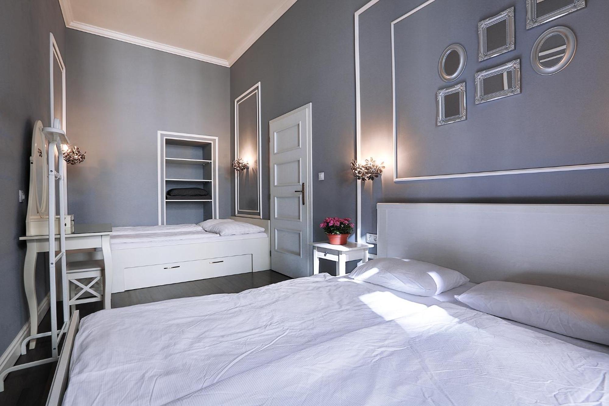 Two-Bedroom Haven In The Old Town Prag Exterior foto