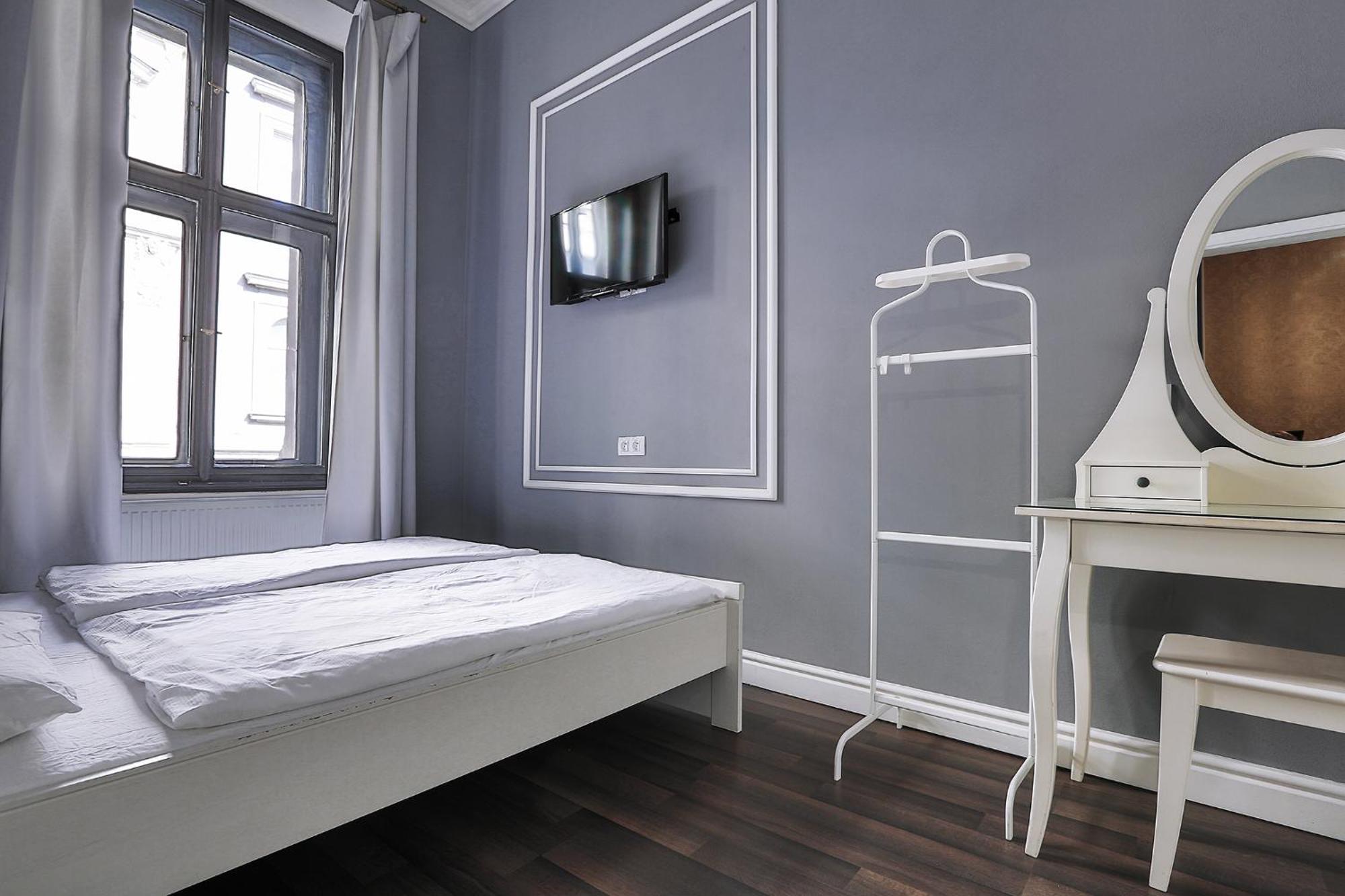 Two-Bedroom Haven In The Old Town Prag Exterior foto