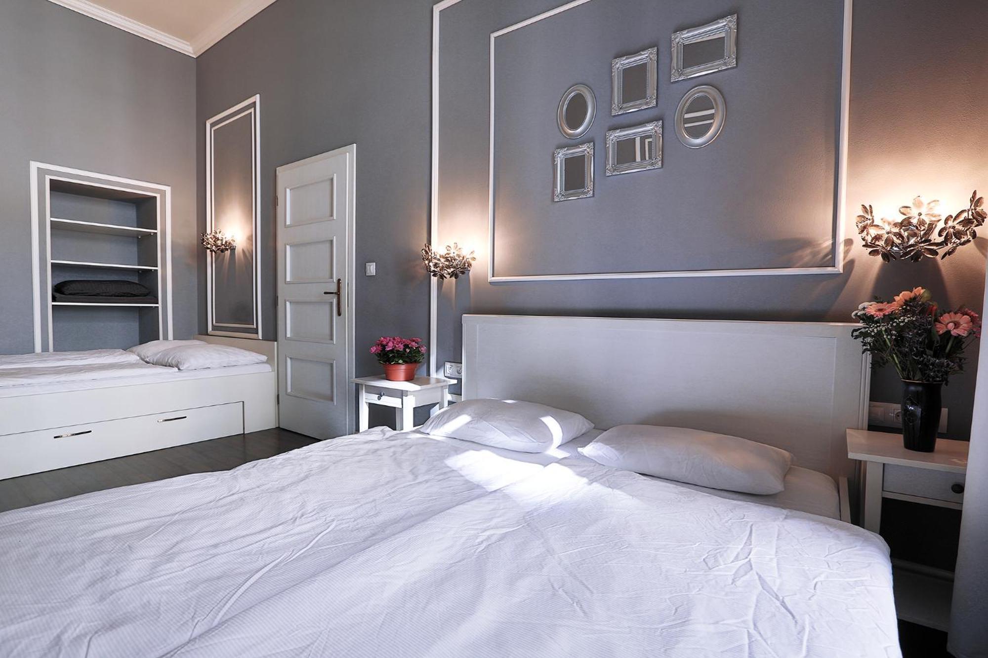 Two-Bedroom Haven In The Old Town Prag Exterior foto